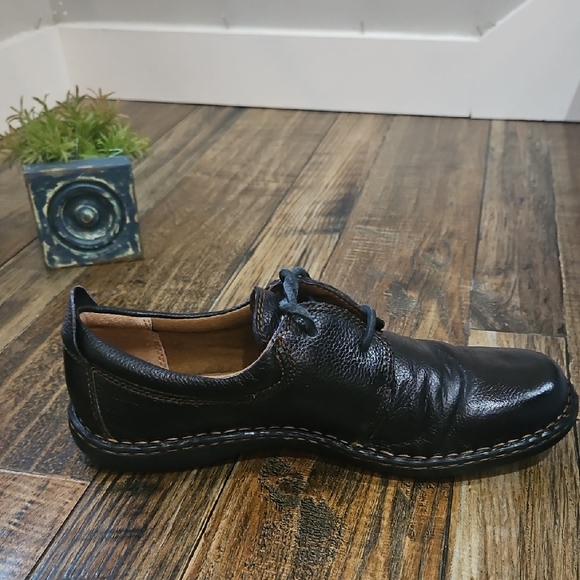 b.o.c Women's Black Leather Lace Up Casual Oxfords - Picture 4 of 12
